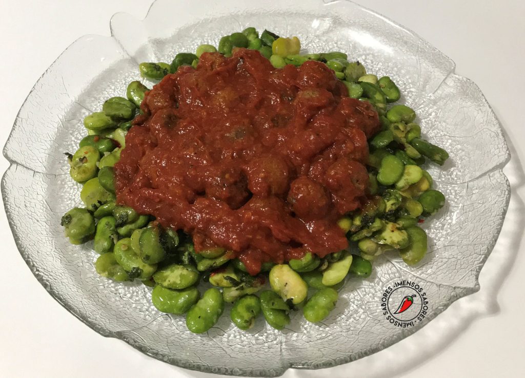 Almôndegas de atum com favas