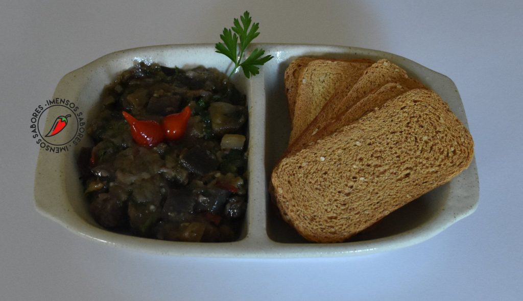 Antepasto de beringela com anchovas