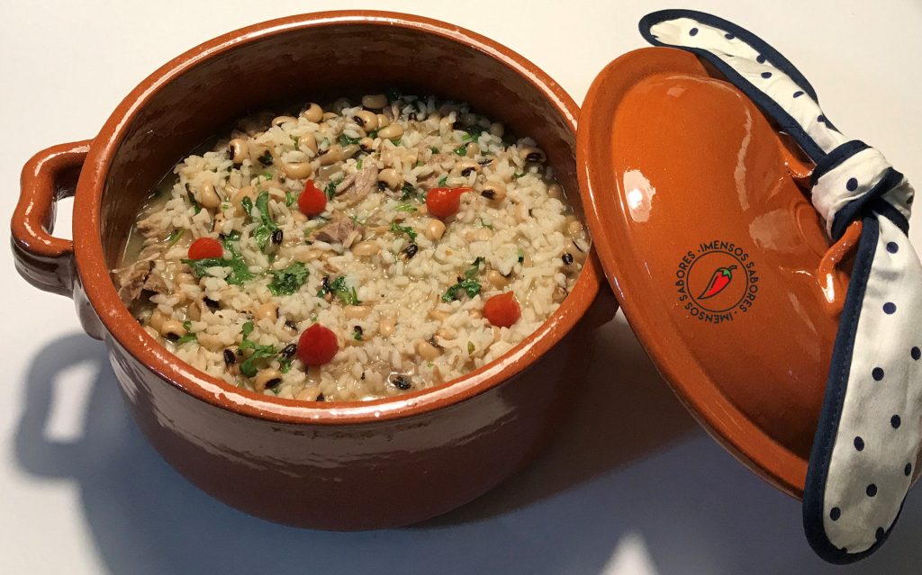 Arroz com costelinha de porco e feijão fradinho