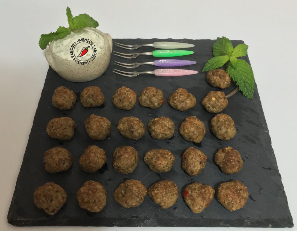 Almôndegas de porco para petisco