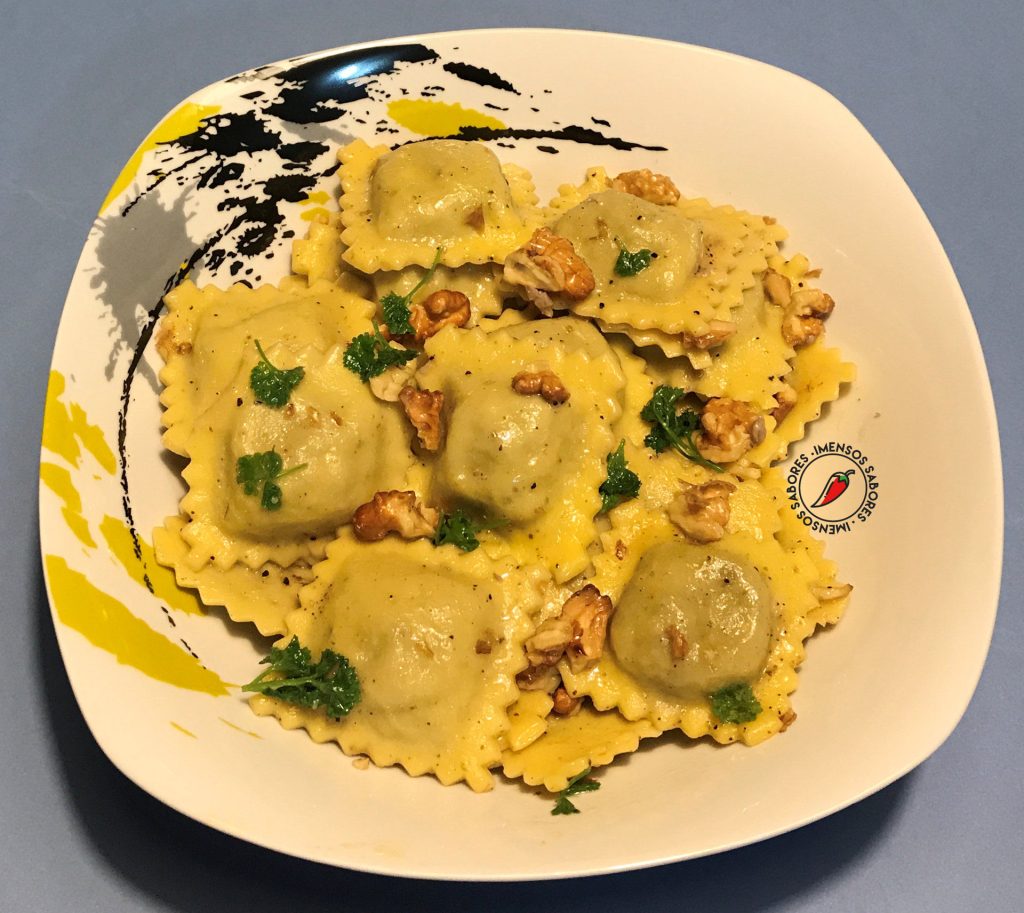 Ravioli de cogumelos e nozes