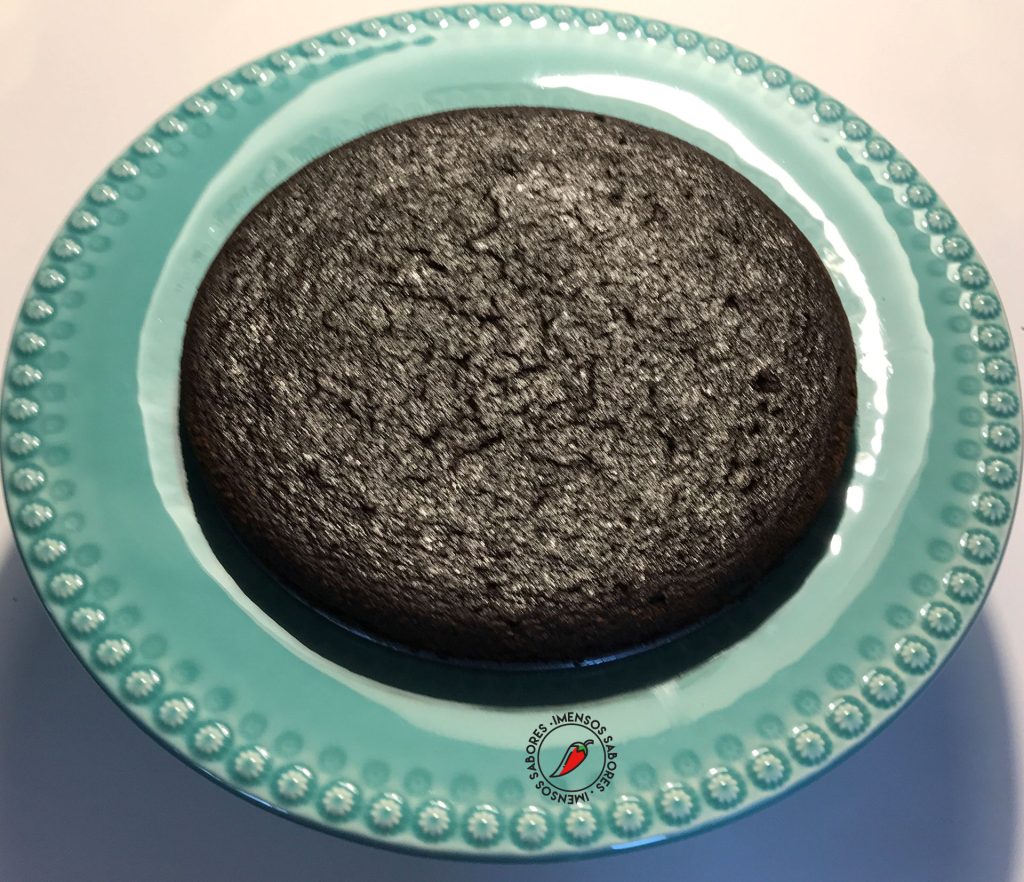 Bolo de cenoura com coco e alfarroba