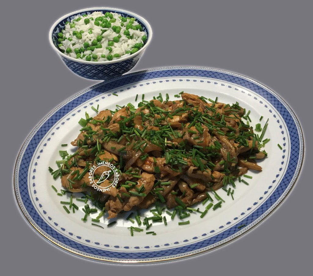 Frango com cogumelos e molho de ostras