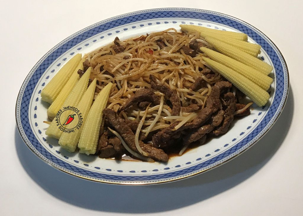 Carne bovina com molho de ostras