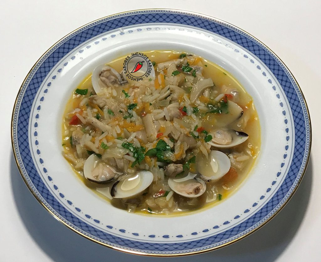 Sopa com amêijoas (vôngole) e cogumelos