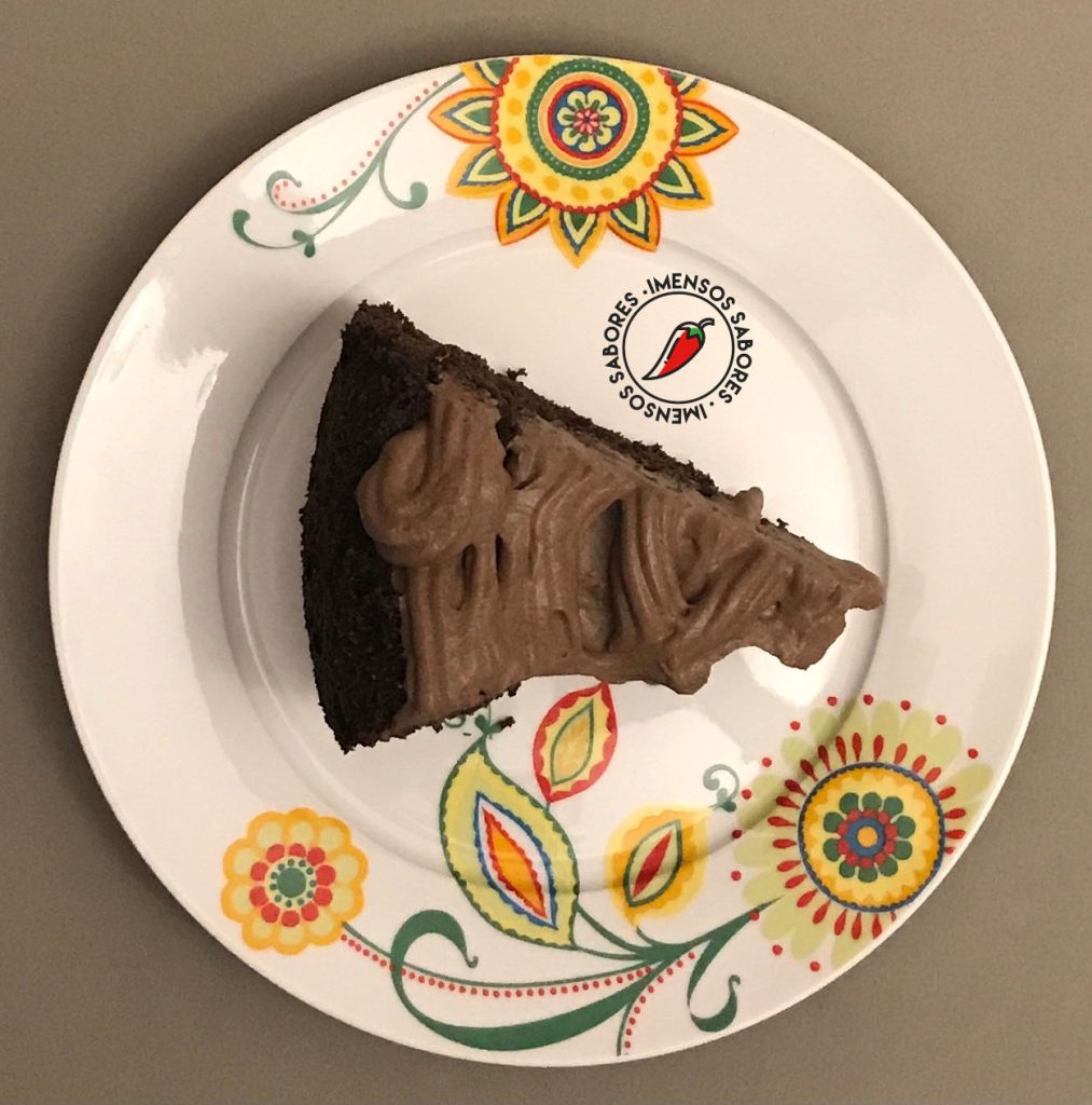 Bolo de alfarroba com chantilly