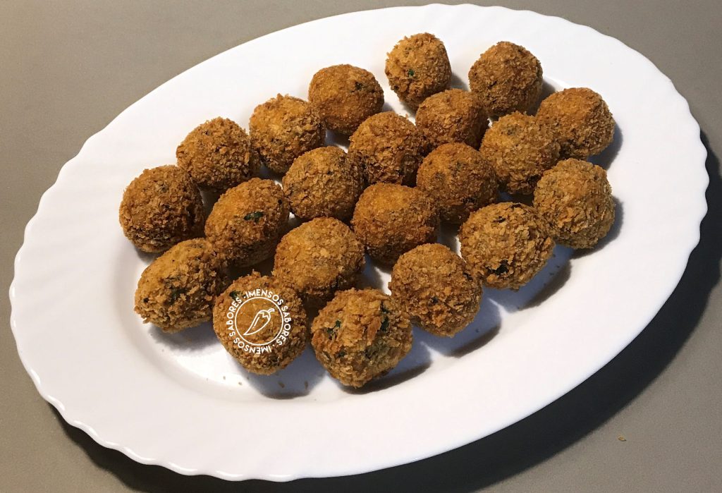 Bolinho de bacalhau e feijão fradinho