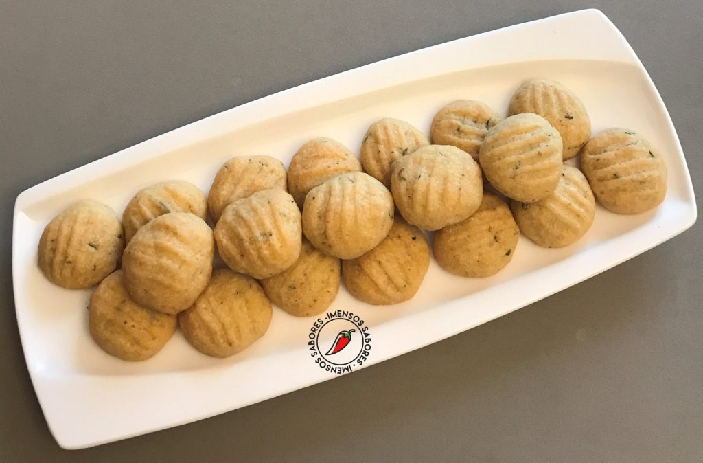 Biscoitos de queijo e tomilho