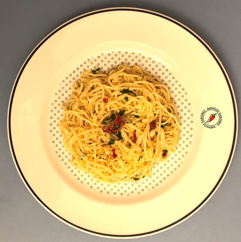 Espaguete com panko e limão