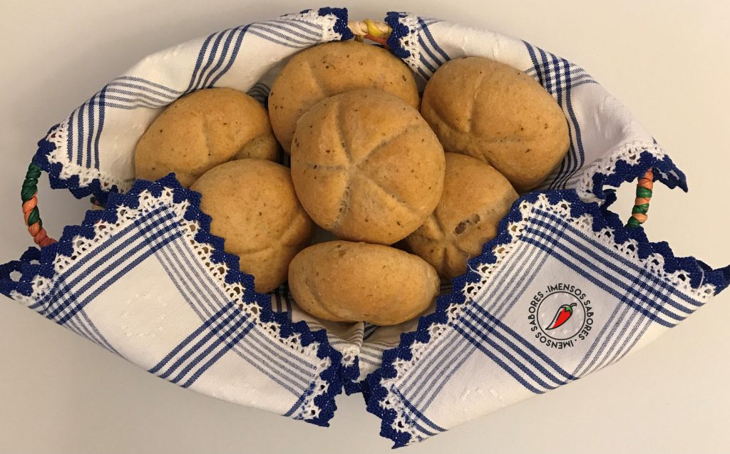 Pão integral com azeite e chimichurri