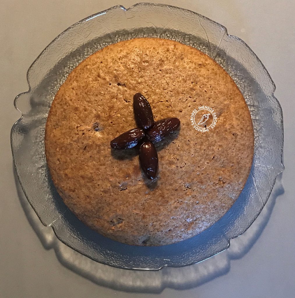 Bolo simples com tâmara