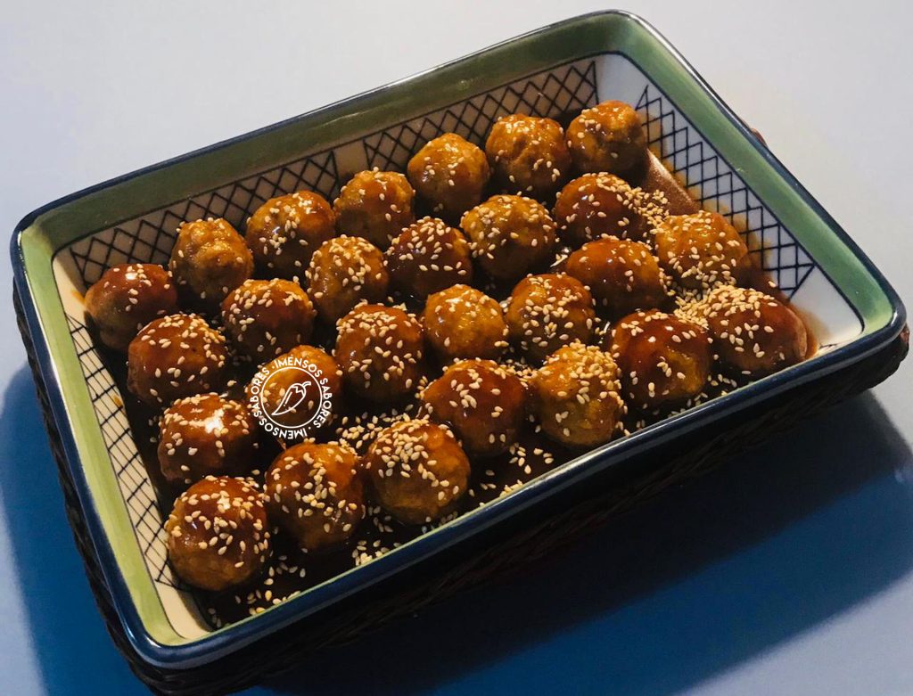 Almôndegas asiáticas