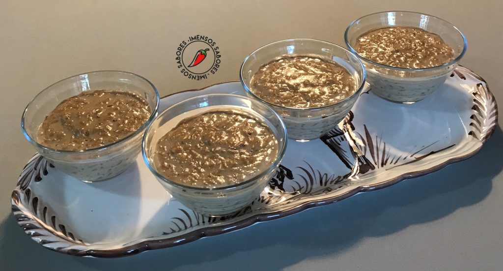 Arroz-doce com açúcar de coco e cardamomo