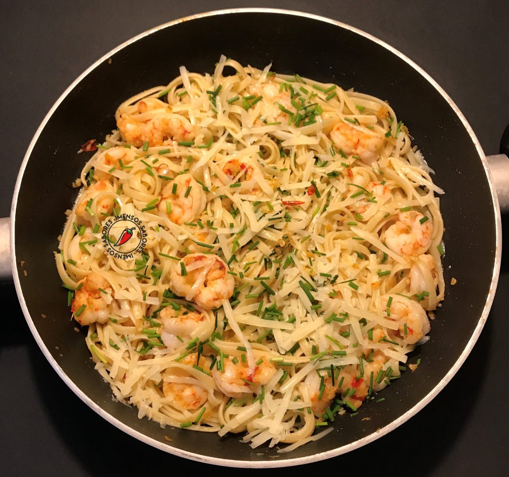 Linguine com camarão ao molho picante