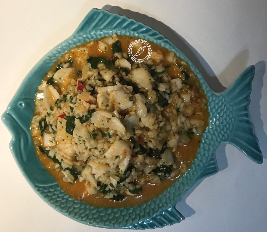 Arroz malandrinho com peixe e espinafre