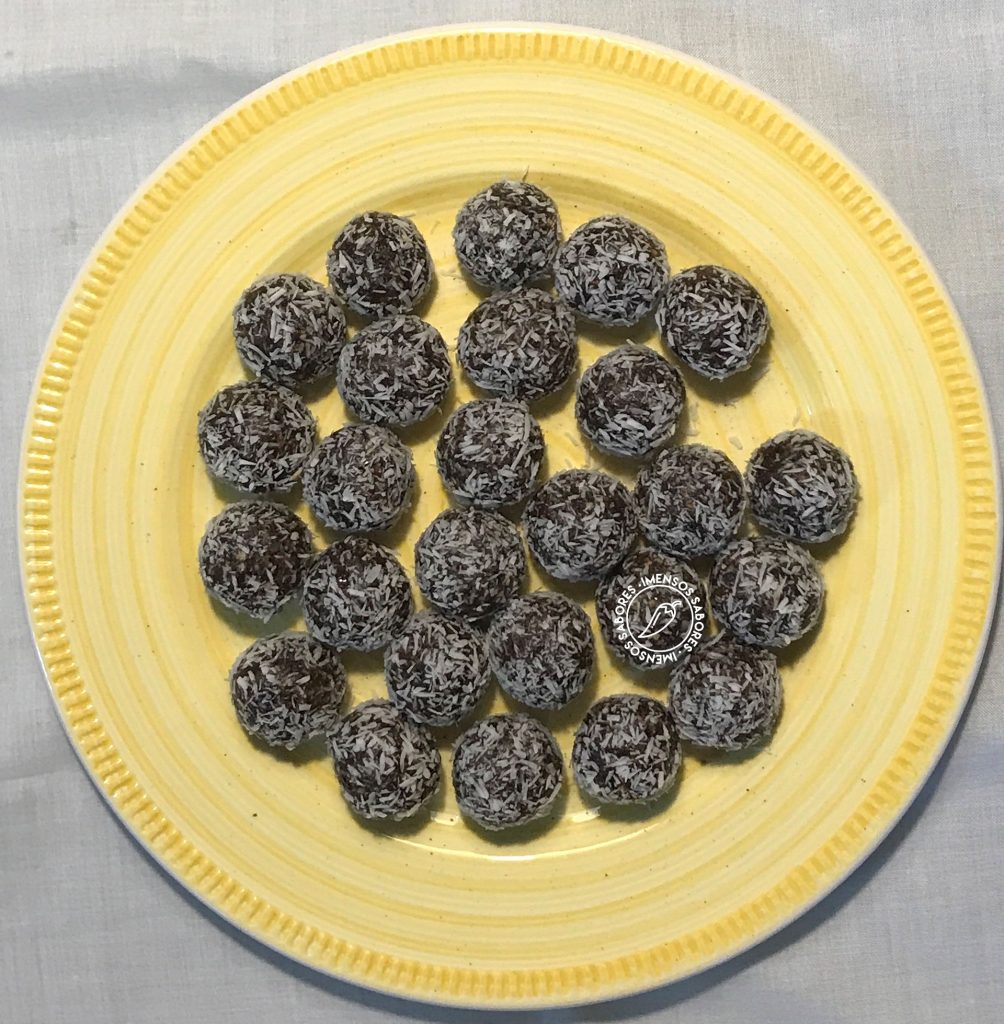 Docinhos de tâmaras com avelãs