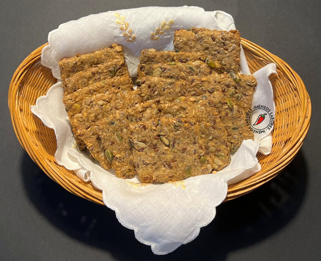 Biscoitos caseiros crocantes com sementes