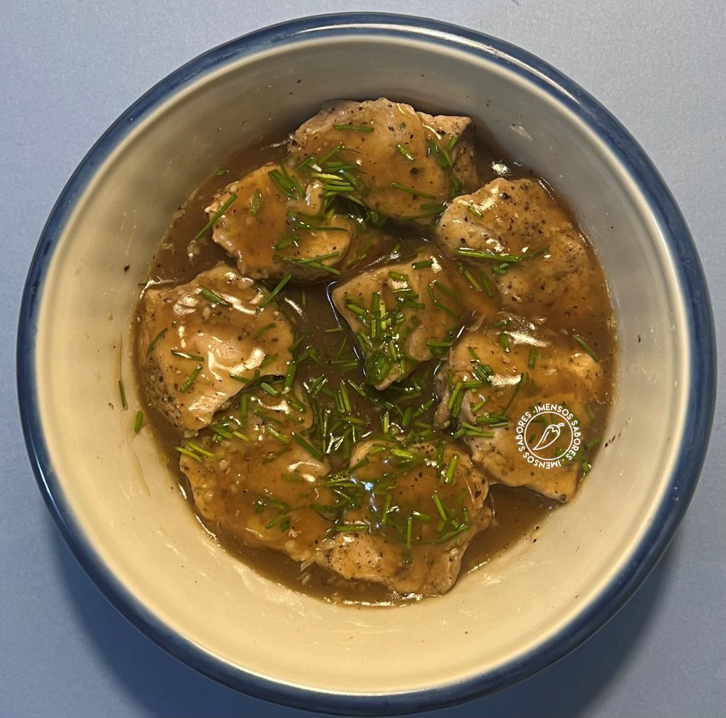 Filé mignon suíno (lombinho) com molho madeira