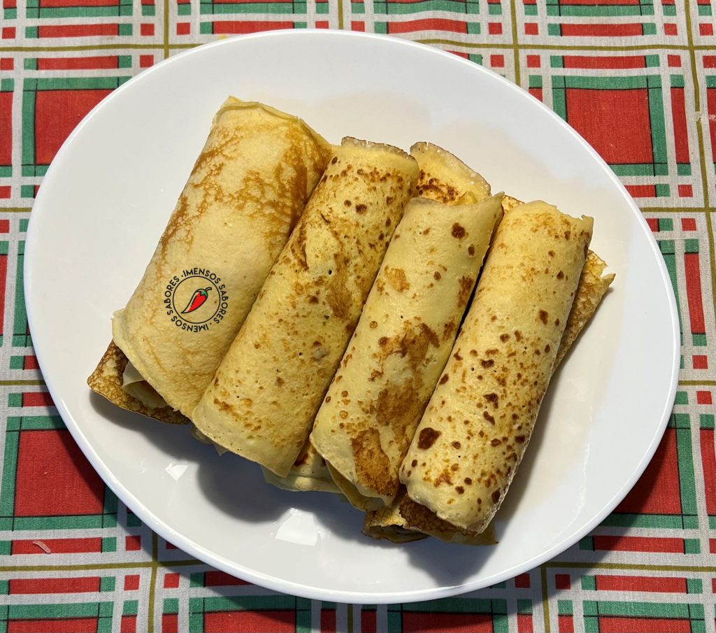 Panqueca com iogurte natural e farinha de grão-de-bico