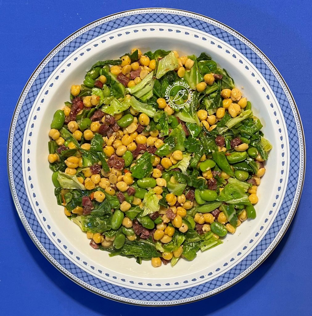 Grão-de-bico com chouriço e favas