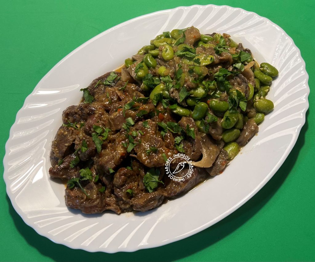 Ossobuco com cogumelos e favas