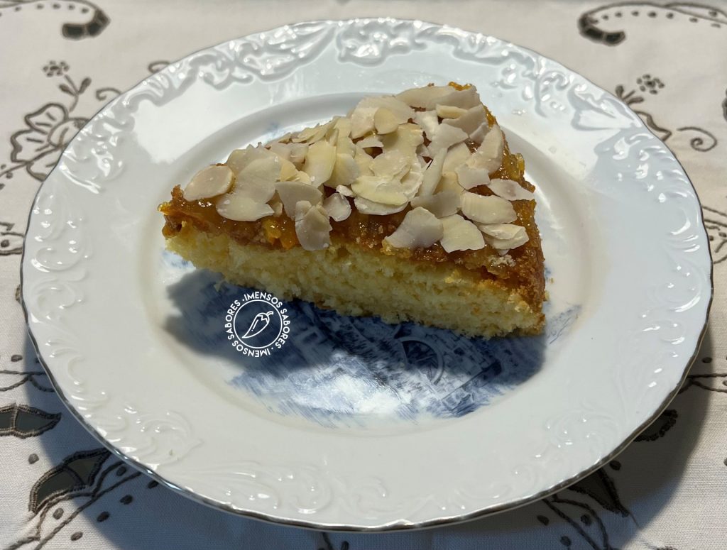 Bolo de laranja com geleia de laranja e rum