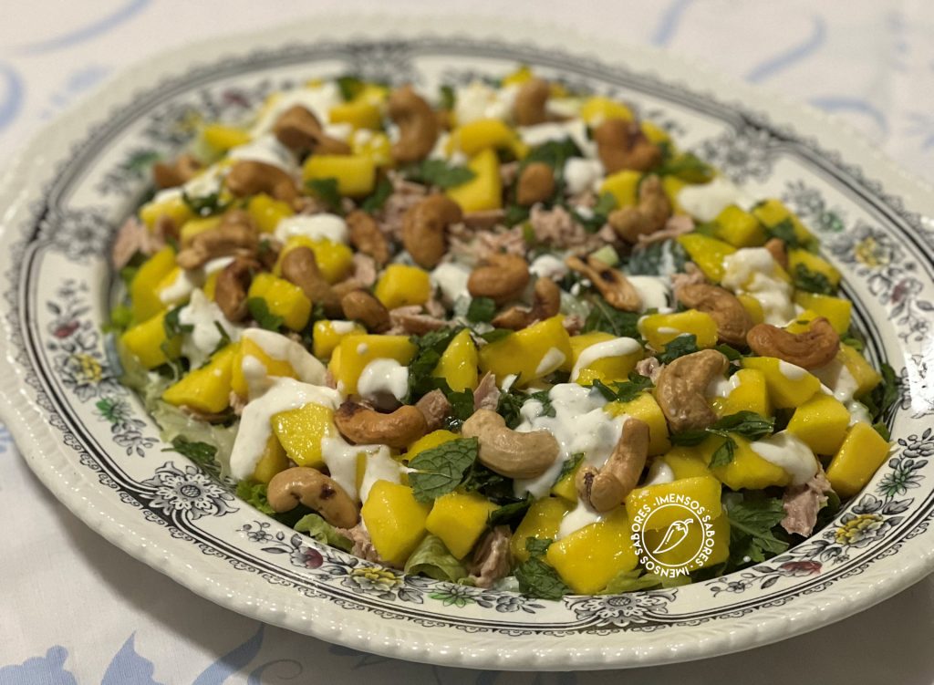 Salada de atum com pepino e manga