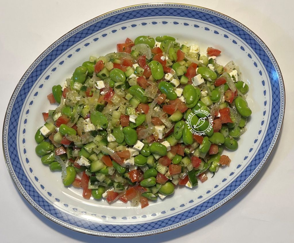Salada de favas com pepino