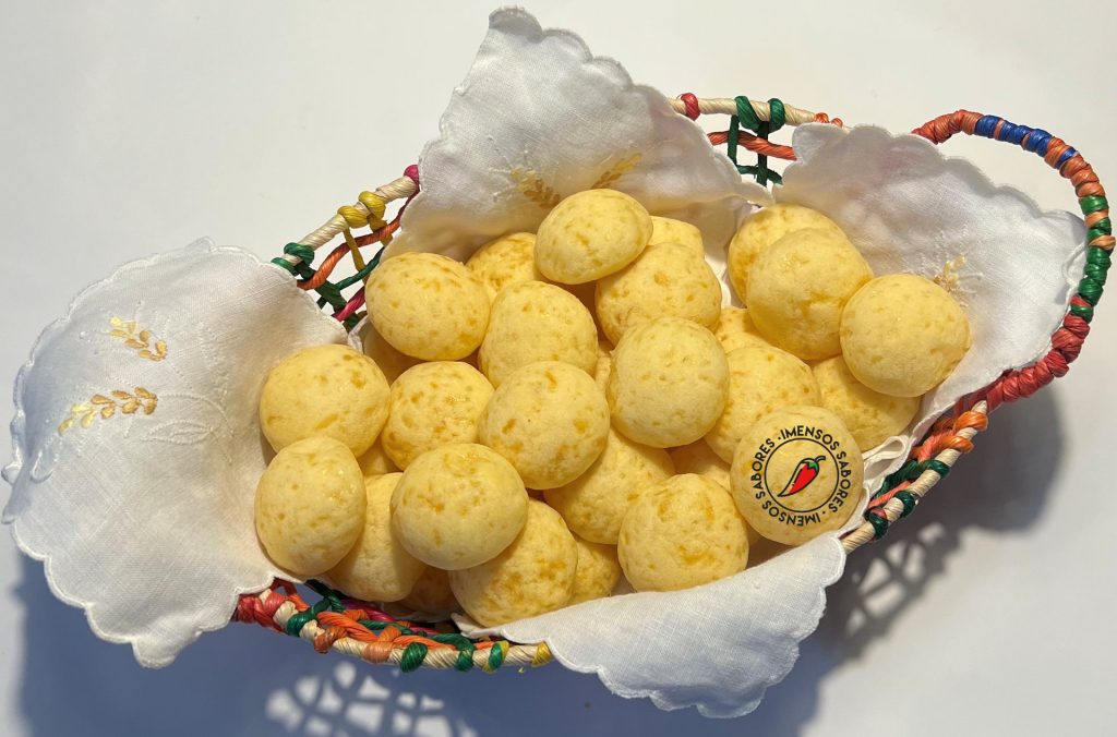 Pão de queijo com provolone e batata