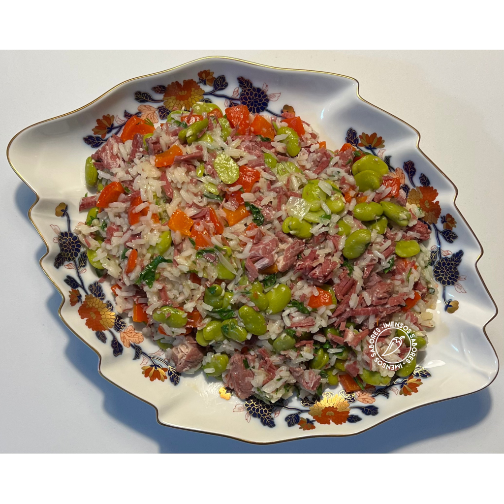 Arroz com carne seca e favas