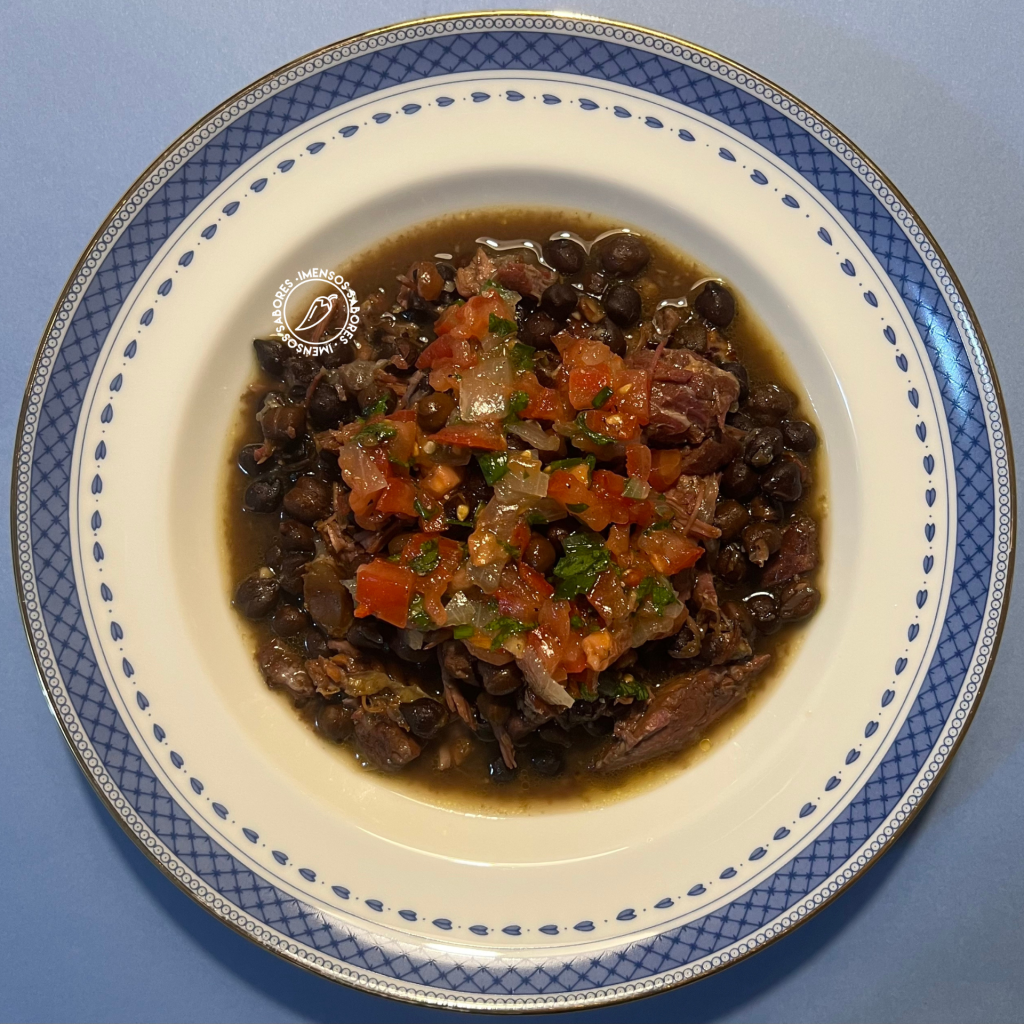 Feijoada de grão-de-bico preto