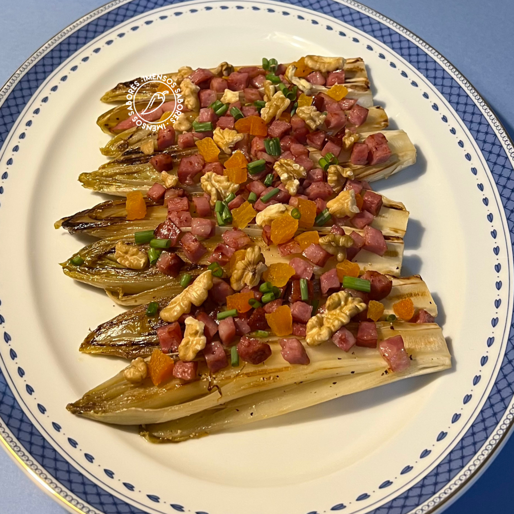 Endívia com bacon e frutos secos