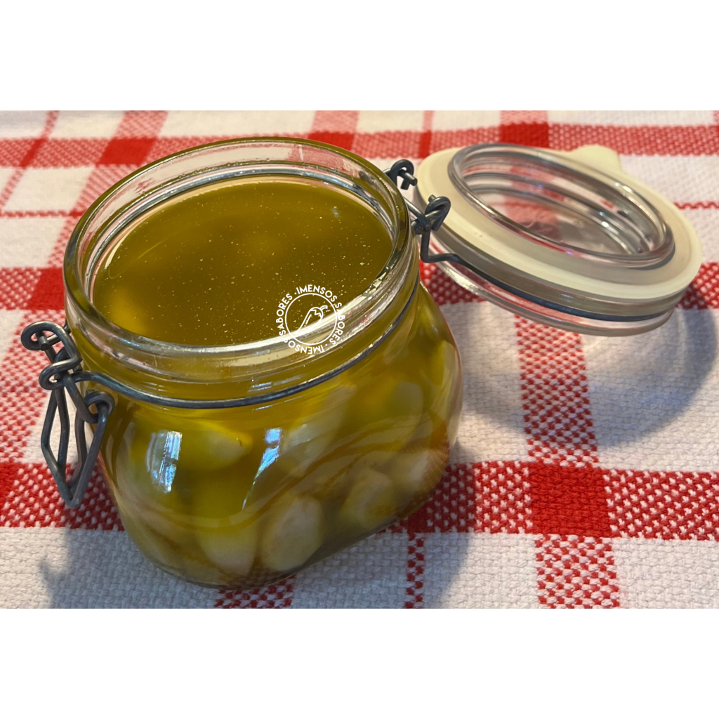 Alho confitado com azeite de oliva