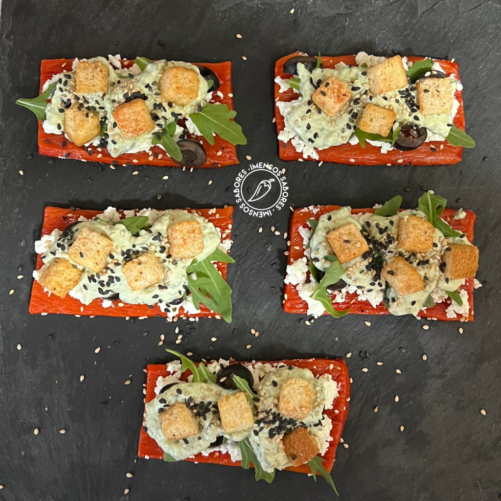 Pimento (pimentão) vermelho com queijo feta