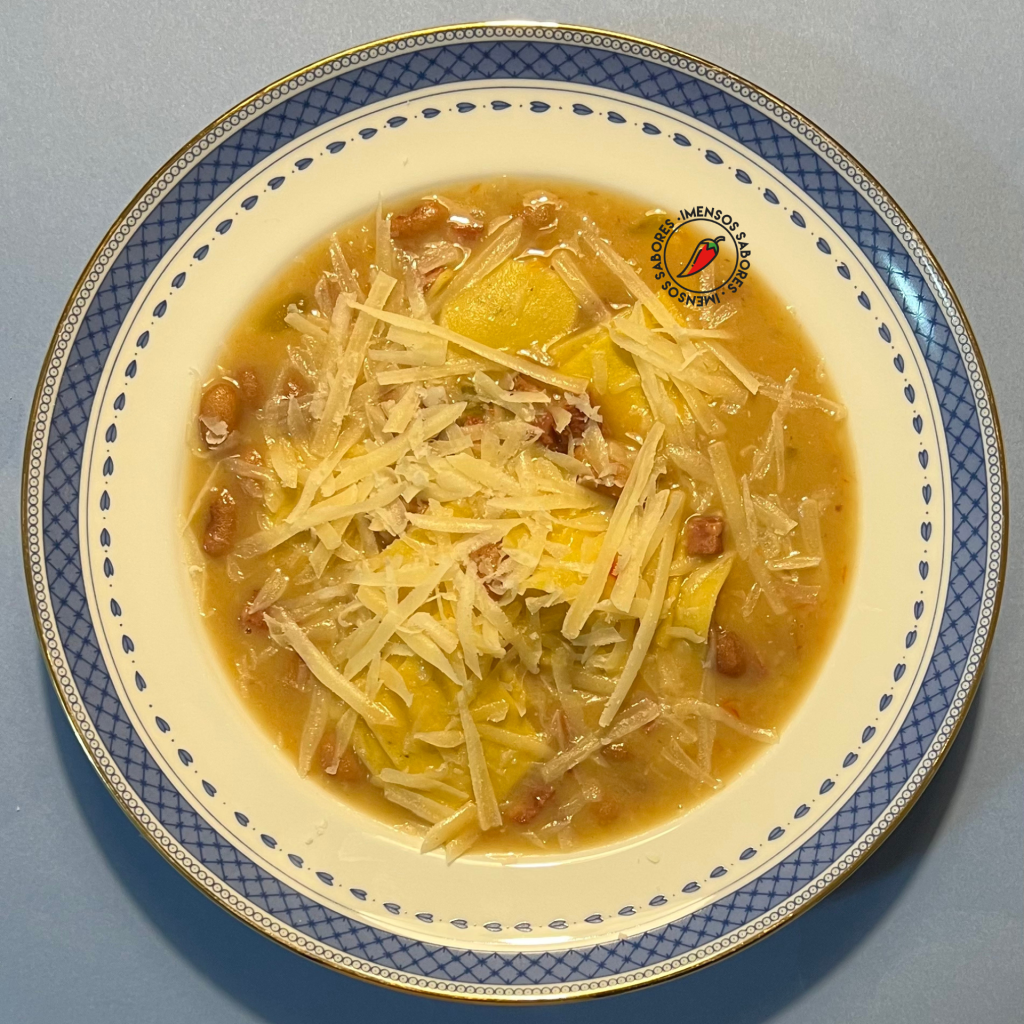 Feijão borlotti (feijão rajado) com massa fresca caseira e bacon