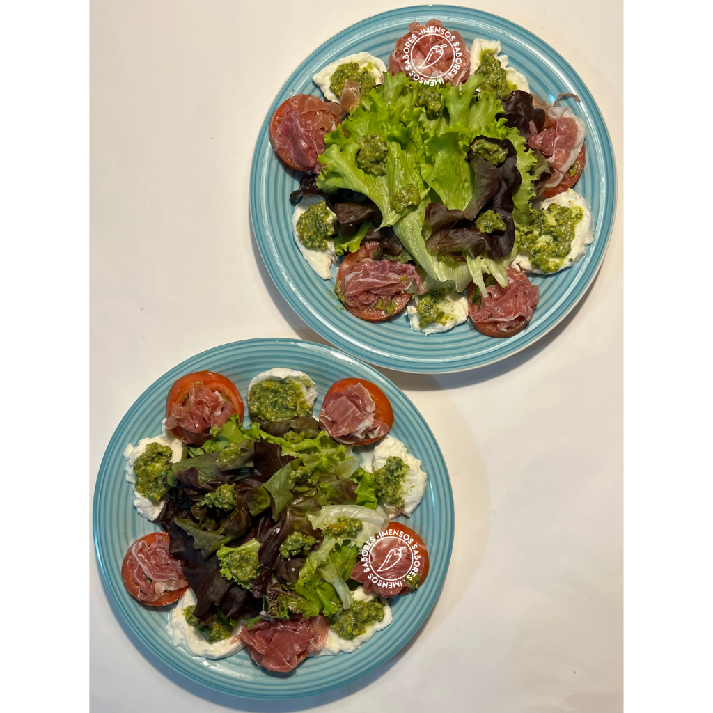 Salada ibérica com mozarela fresca e finas fatias de prosciutto di Parma