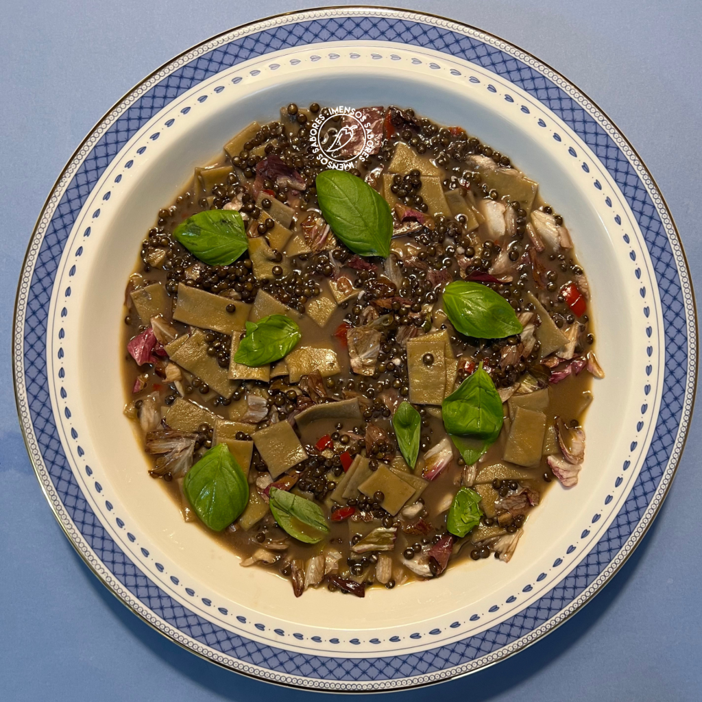 Lentilha beluga (lentilha negra) com macarrão