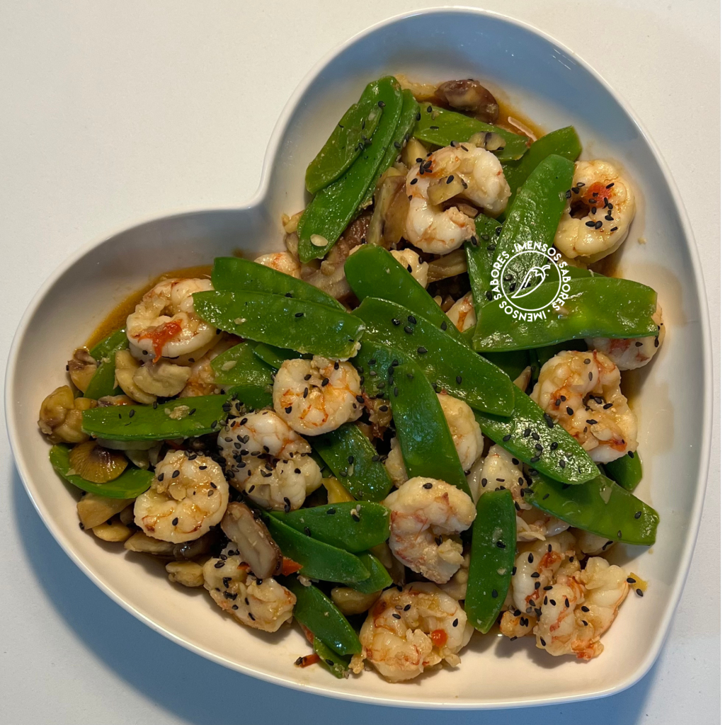 Camarão com castanhas d´água e ervilhas tortas