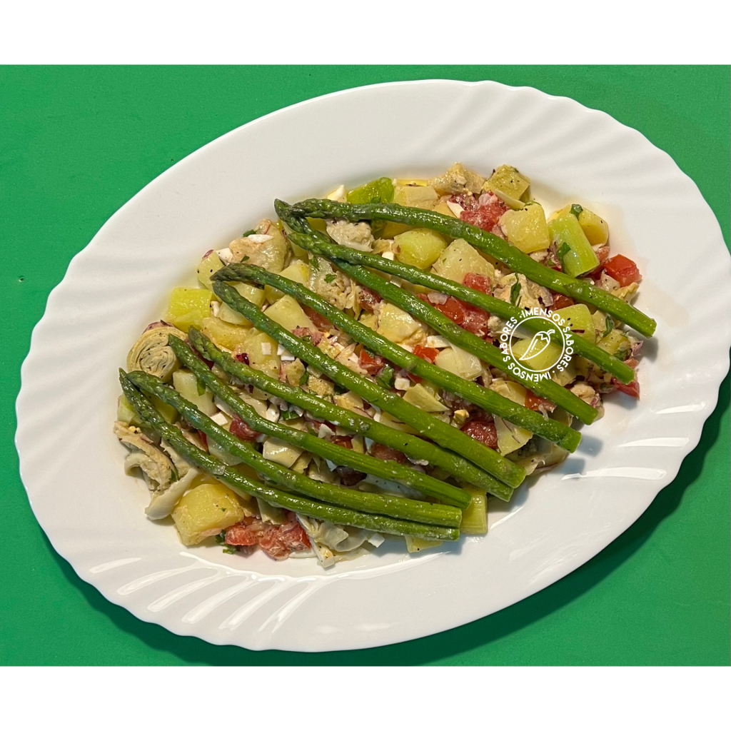 Salada de aspargos com batatinha e alcachofra