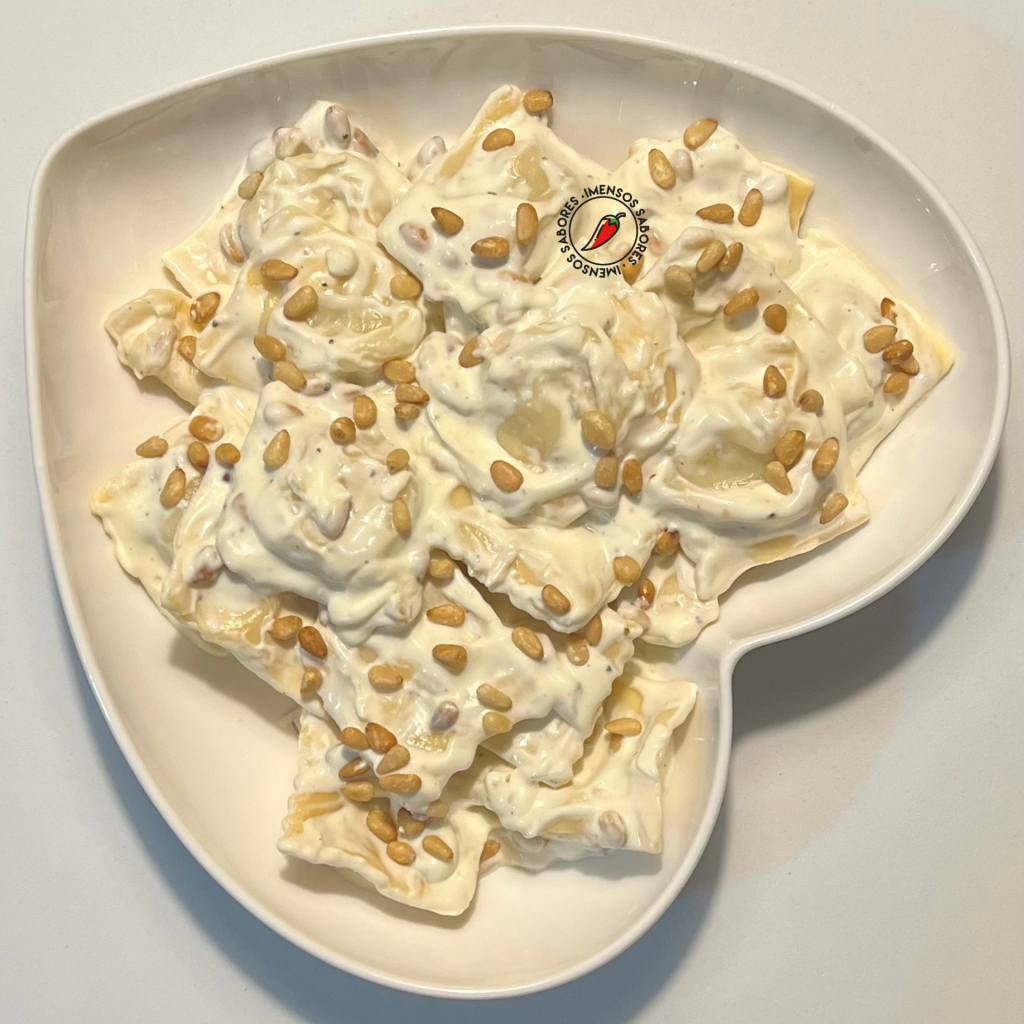 Ravioli de bacalhau com batata e queijo amanteigado