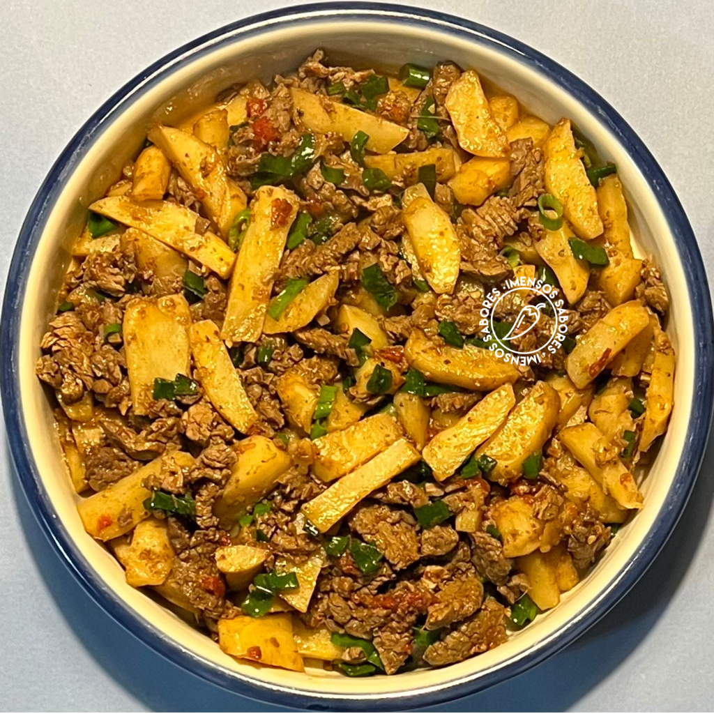 Filé mignon (bife do lombo) com tupinambo (alcachofra-de-jerusalém)