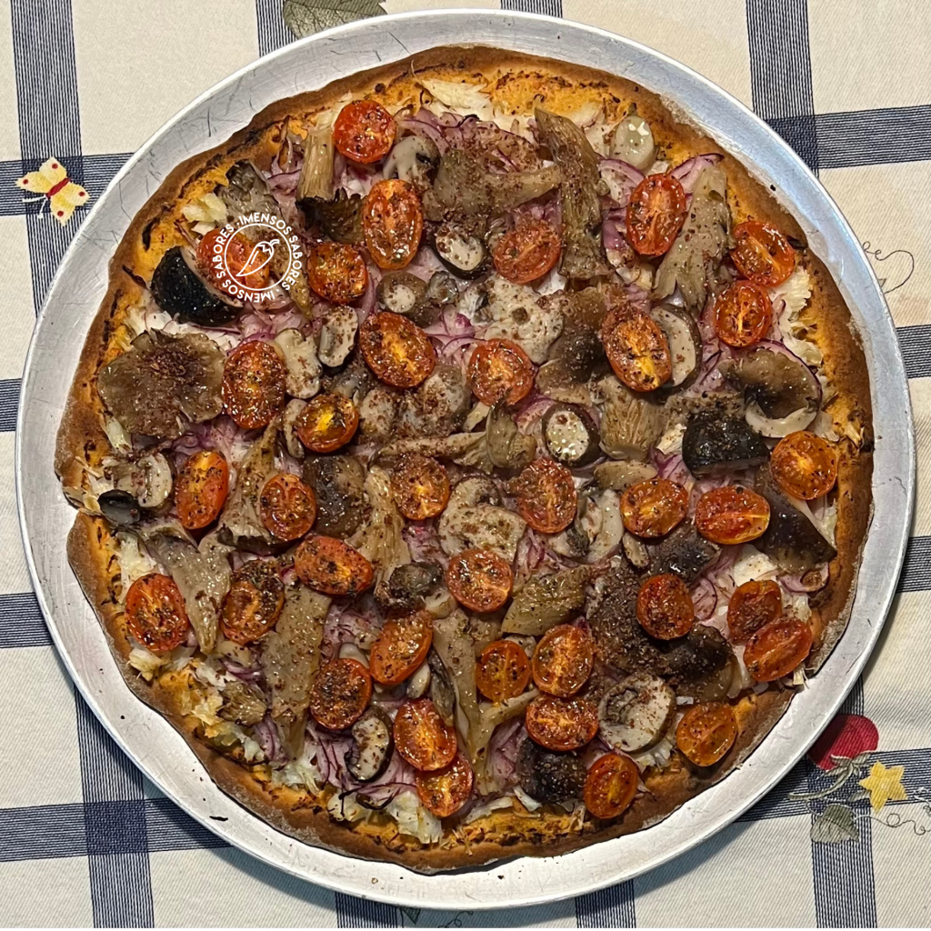 Pizza de bacalhau com cogumelos e tomates cerejas