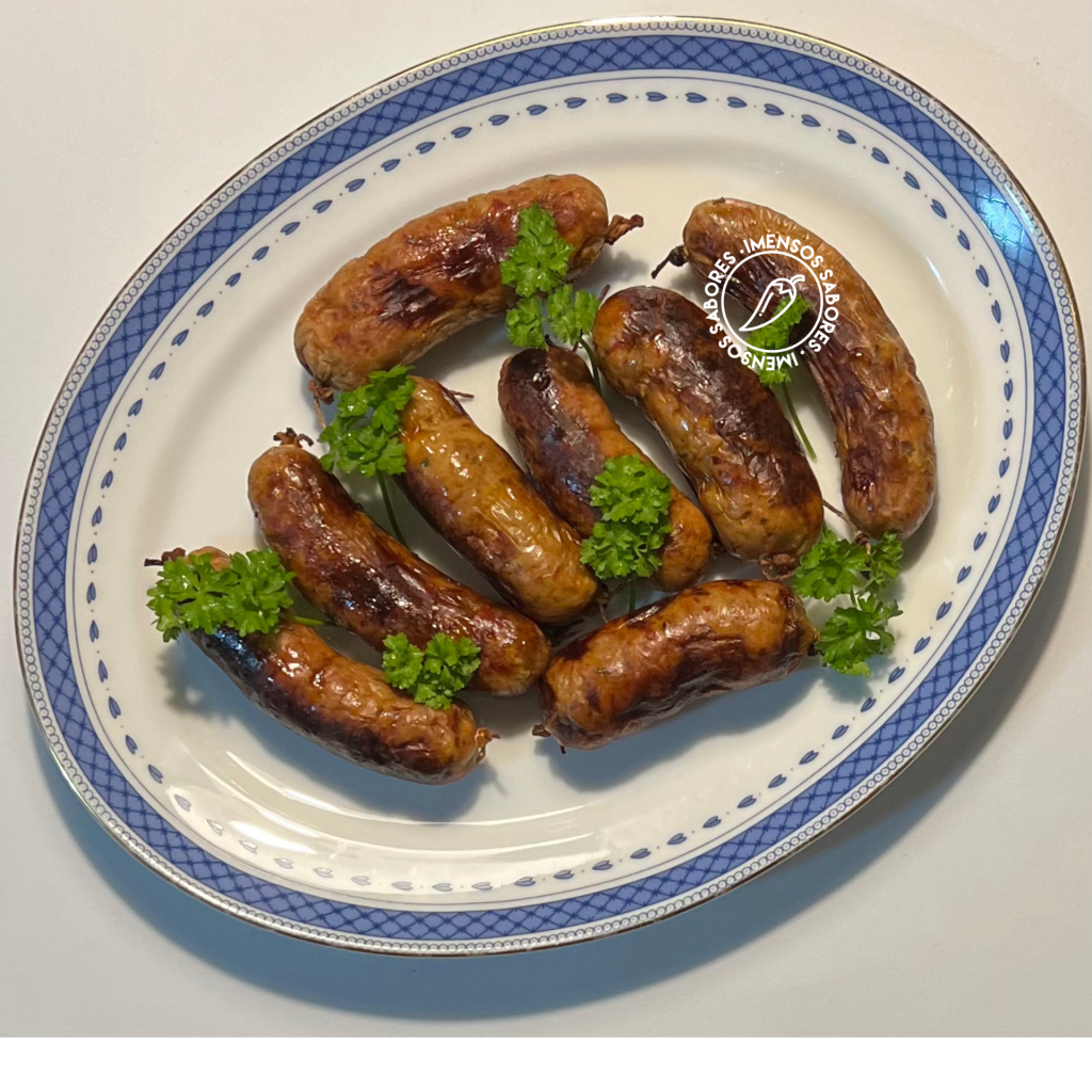 Linguiça picante de carne de porco com laranja azeda e chimichurri