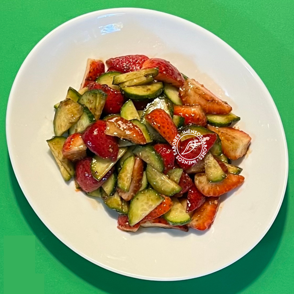Salada de morango e pepino