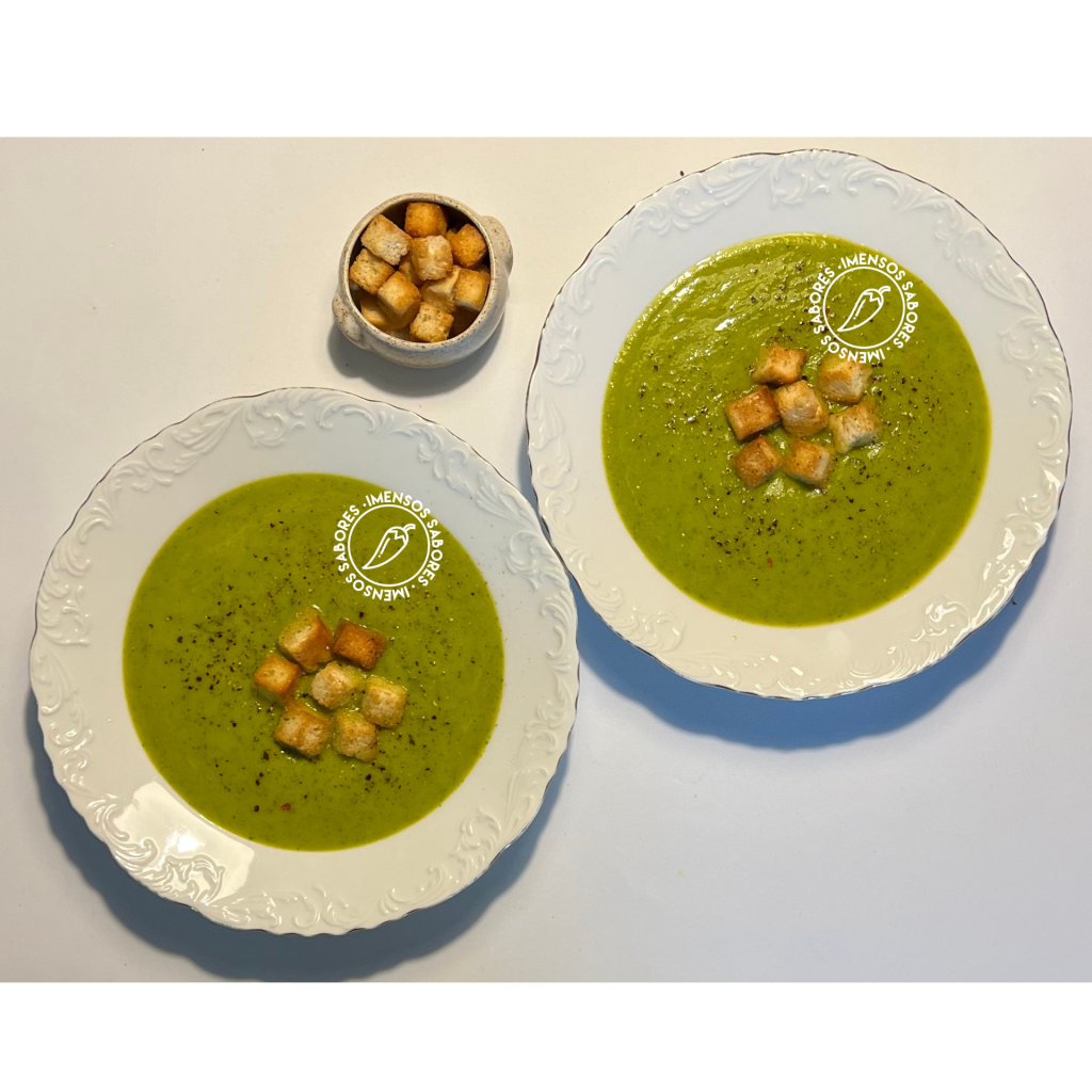 Creme de ervilhas com abobrinha verde e alface