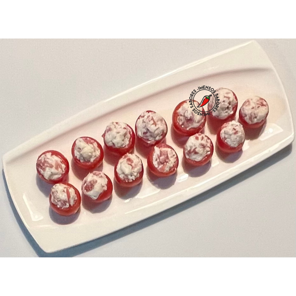 Tomates cerejas recheados com queijo de cabra, ricota e coppa di parma