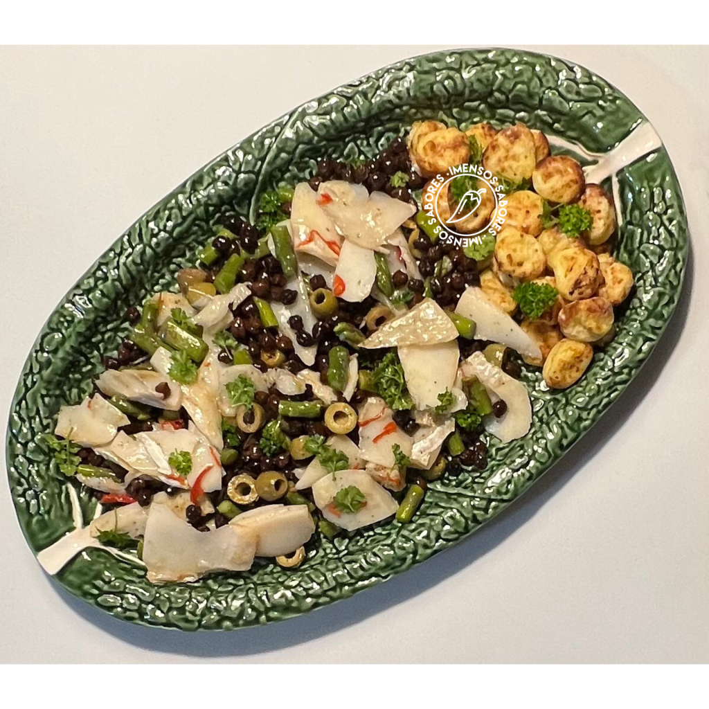 Salada de aspargos e grão-de-bico com nhoque de batata e bacalhau