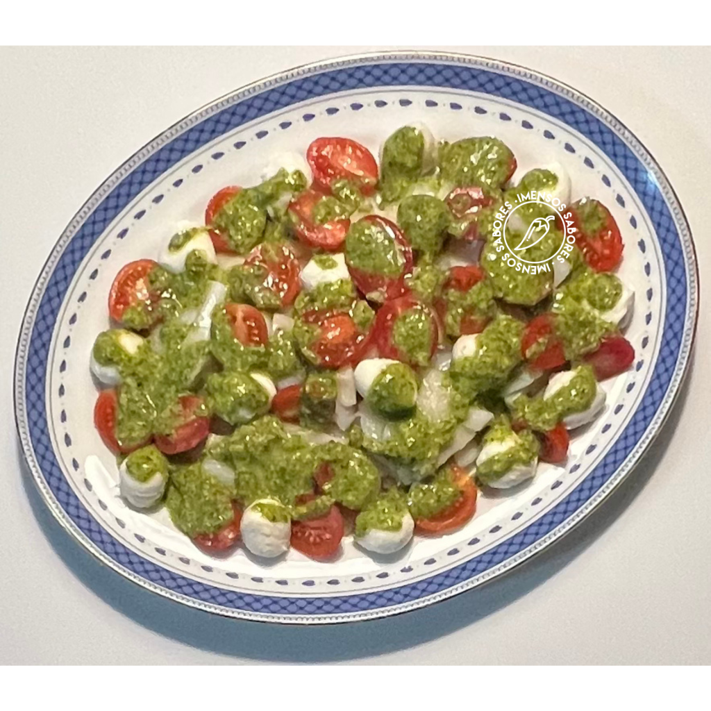 Salada caprese com bacalhau