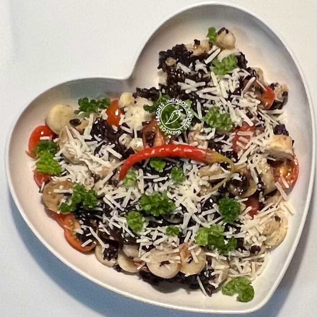 Palmito com arroz negro e tomate mini