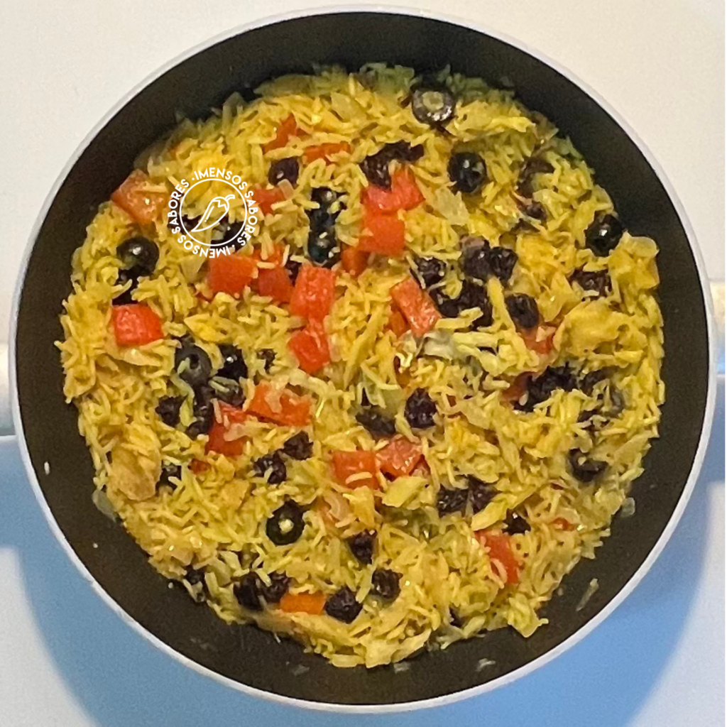Arroz de bacalhau com uvas passas e especiarias
